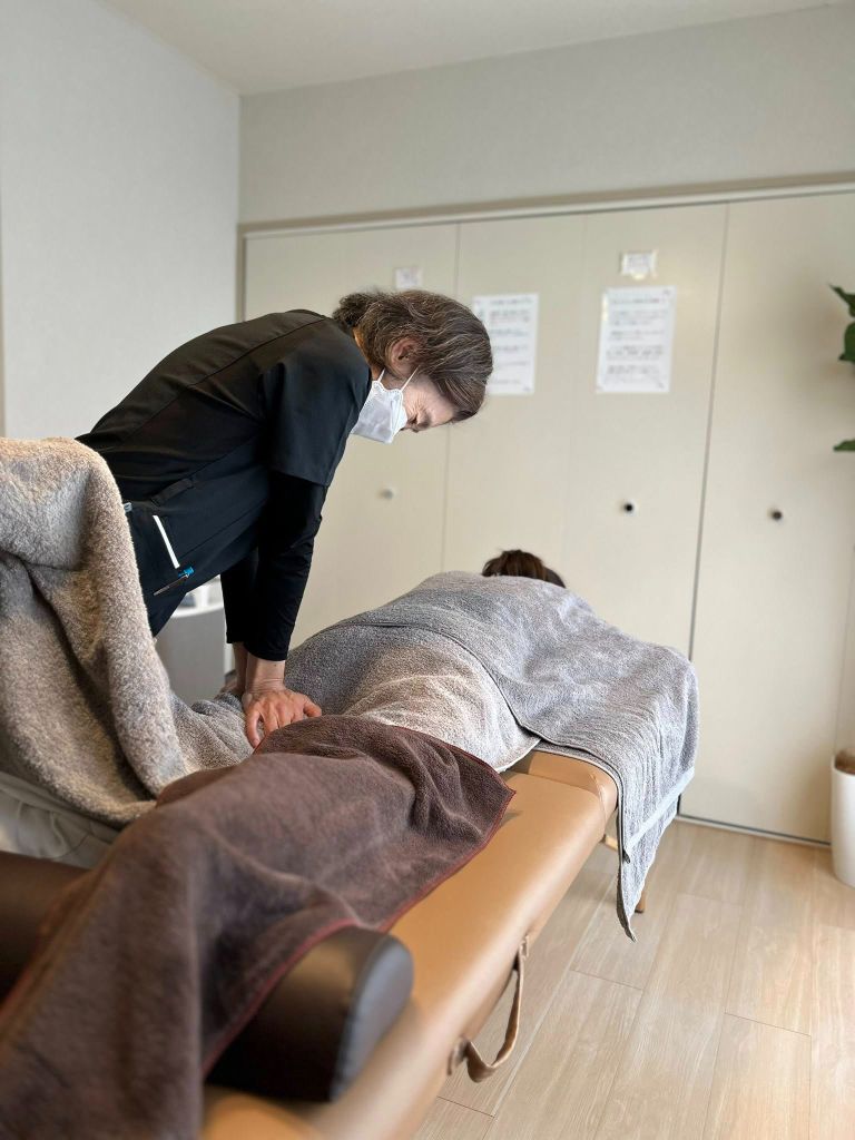 優しい施術の様子